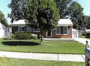 30154 Fairfax St, Livonia, MI 48152
