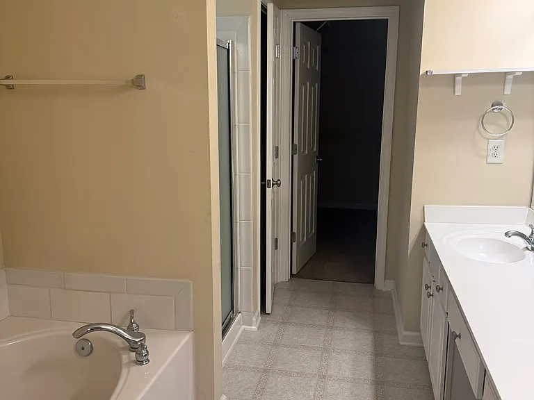 4132 Royal Regency Cir NW — Photo 10