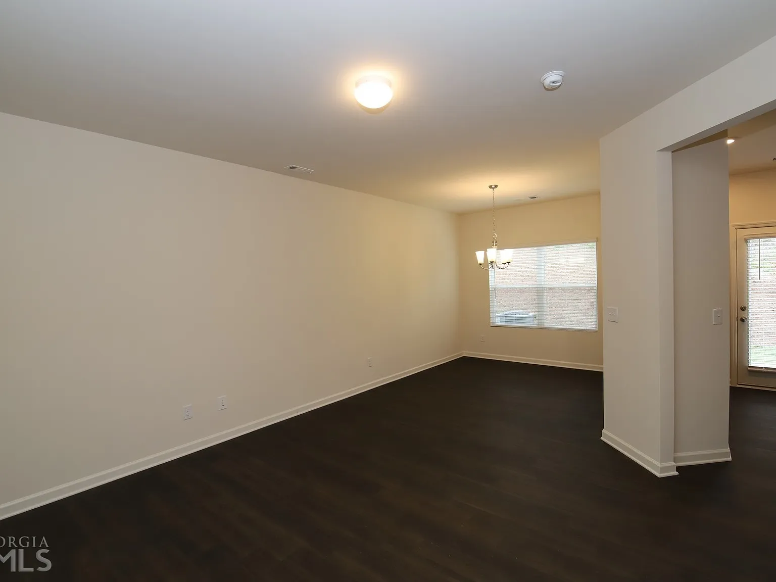 3 bed, 2.5 bath, 1477 sqft, $2,100 — Photo 3