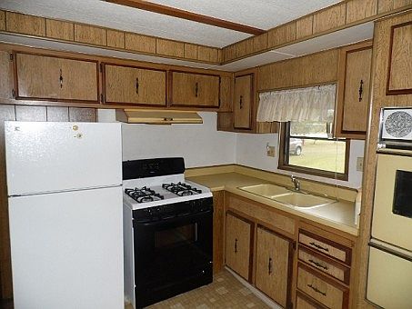 3rd image of 3802 Rolling Hills Ct E