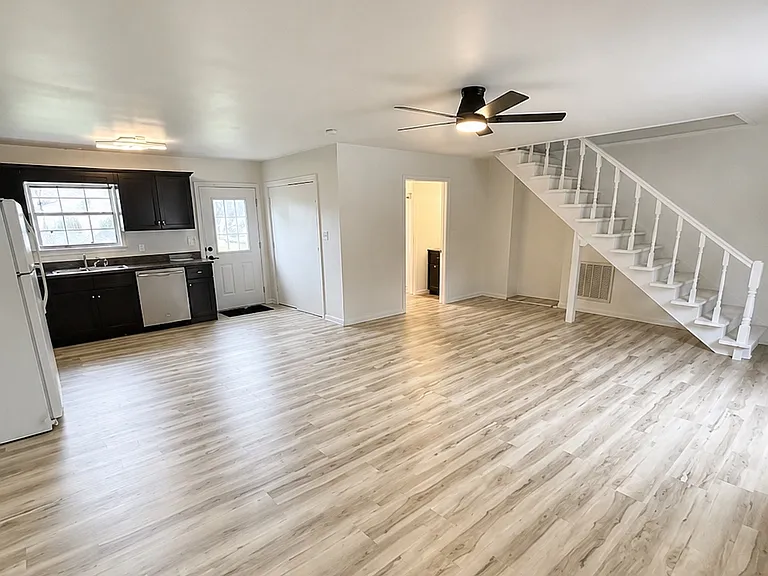 866 S McDonald Rd SW — Photo 2