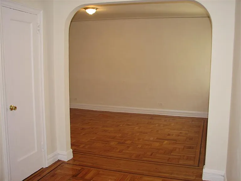 2786 Bainbridge Ave #4A — Photo 6