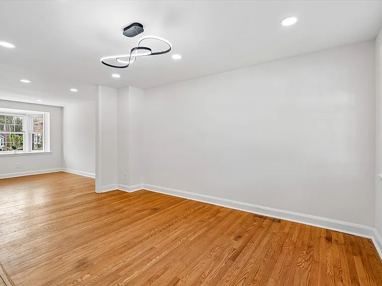 1612 Hardwick Rd — Photo 9