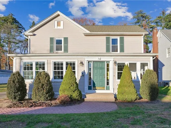 22 Tunxis Street, Farmington, CT 06032