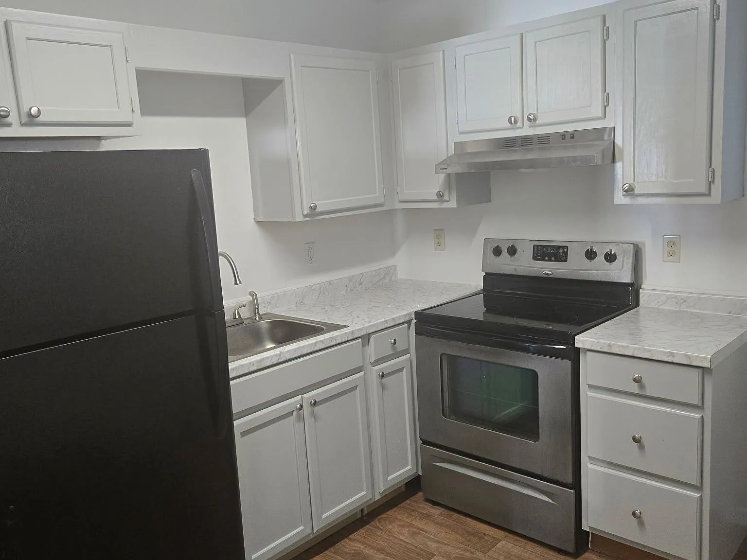3 bed, 1.0 bath, $1,250 — Photo 2