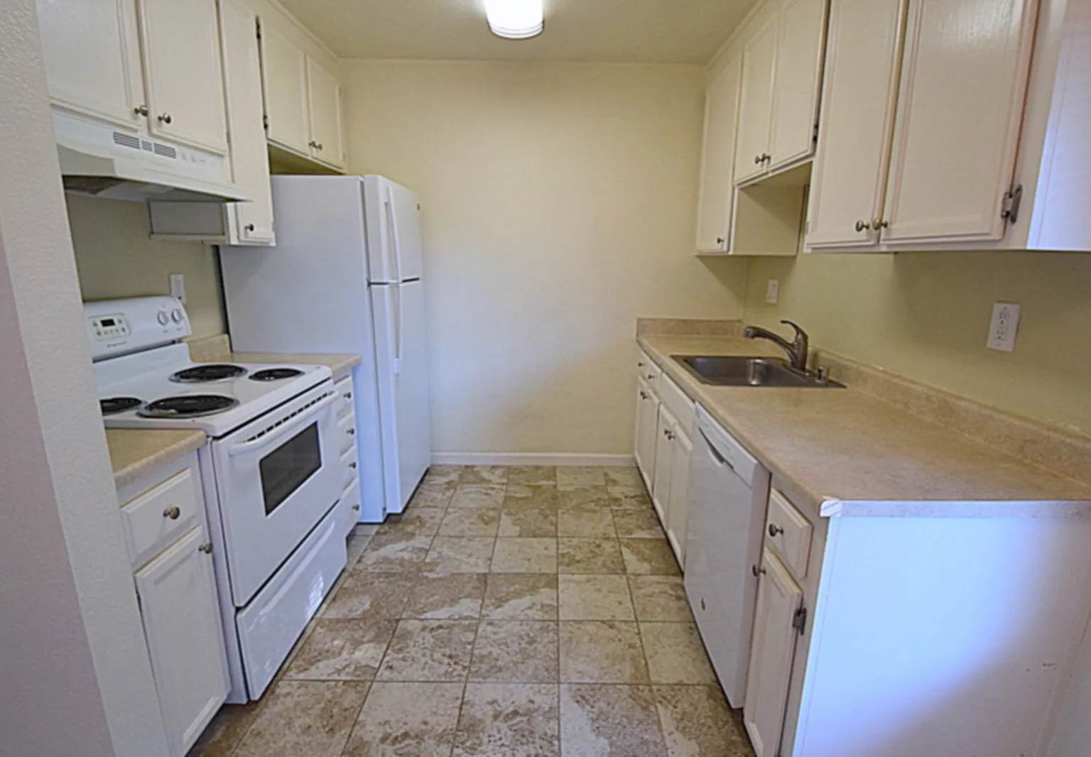 Large 2br/1ba In El Sobrante, New Carpet, Pkng, Balcony, Laundry! — Photo 4