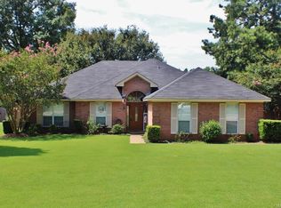 100 Honeysuckle Ct, Wetumpka, AL 36093