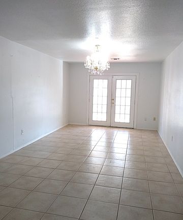 5th image of 142 Lake Valley St