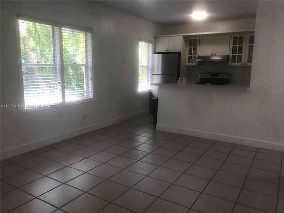 3rd image of 3445 Franklin Ave #B
