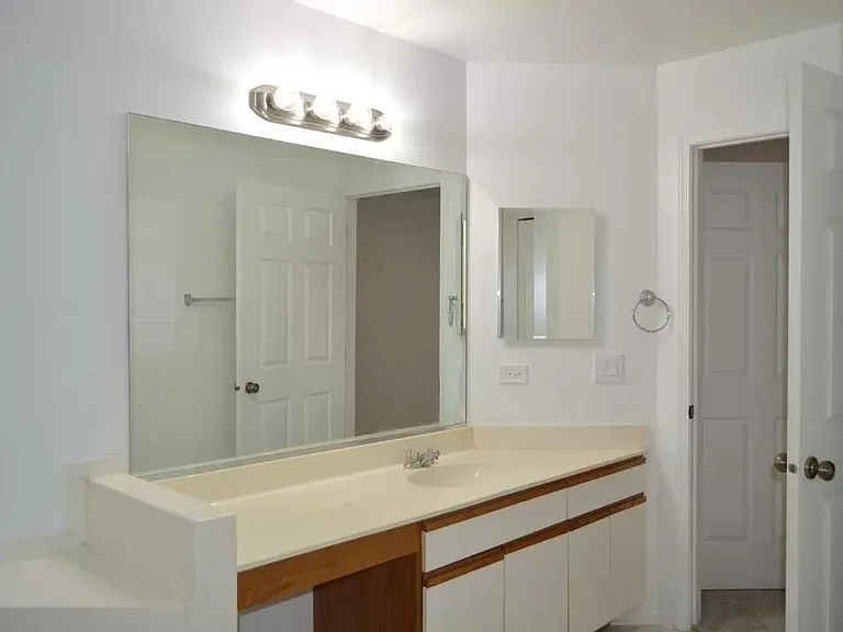 2213 Camden Ln — Photo 10