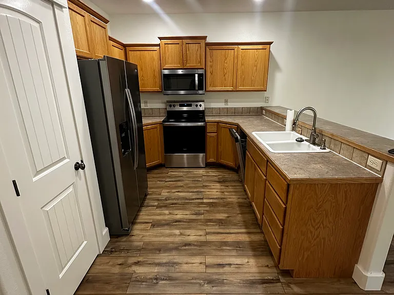 2125 S Amy Ave — Photo 3