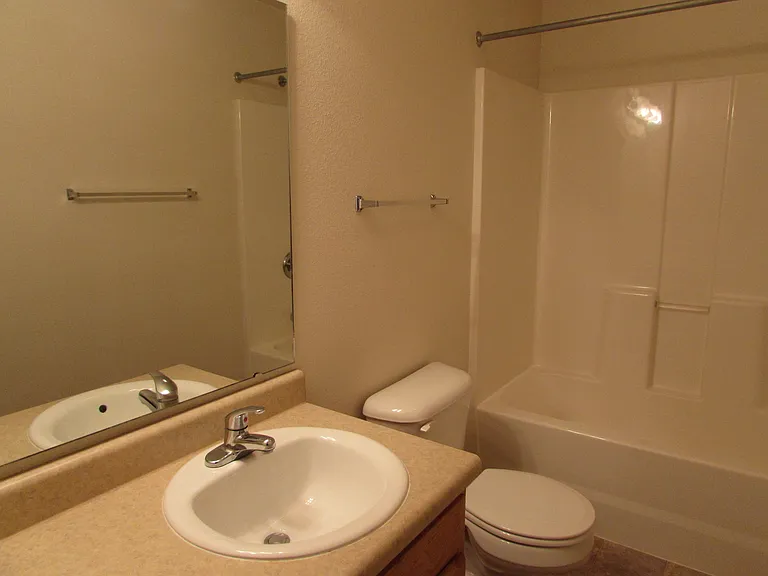 114 Andrews Dr — Photo 22