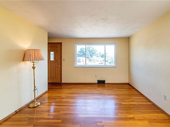 4th image of 502 Canterbury Dr