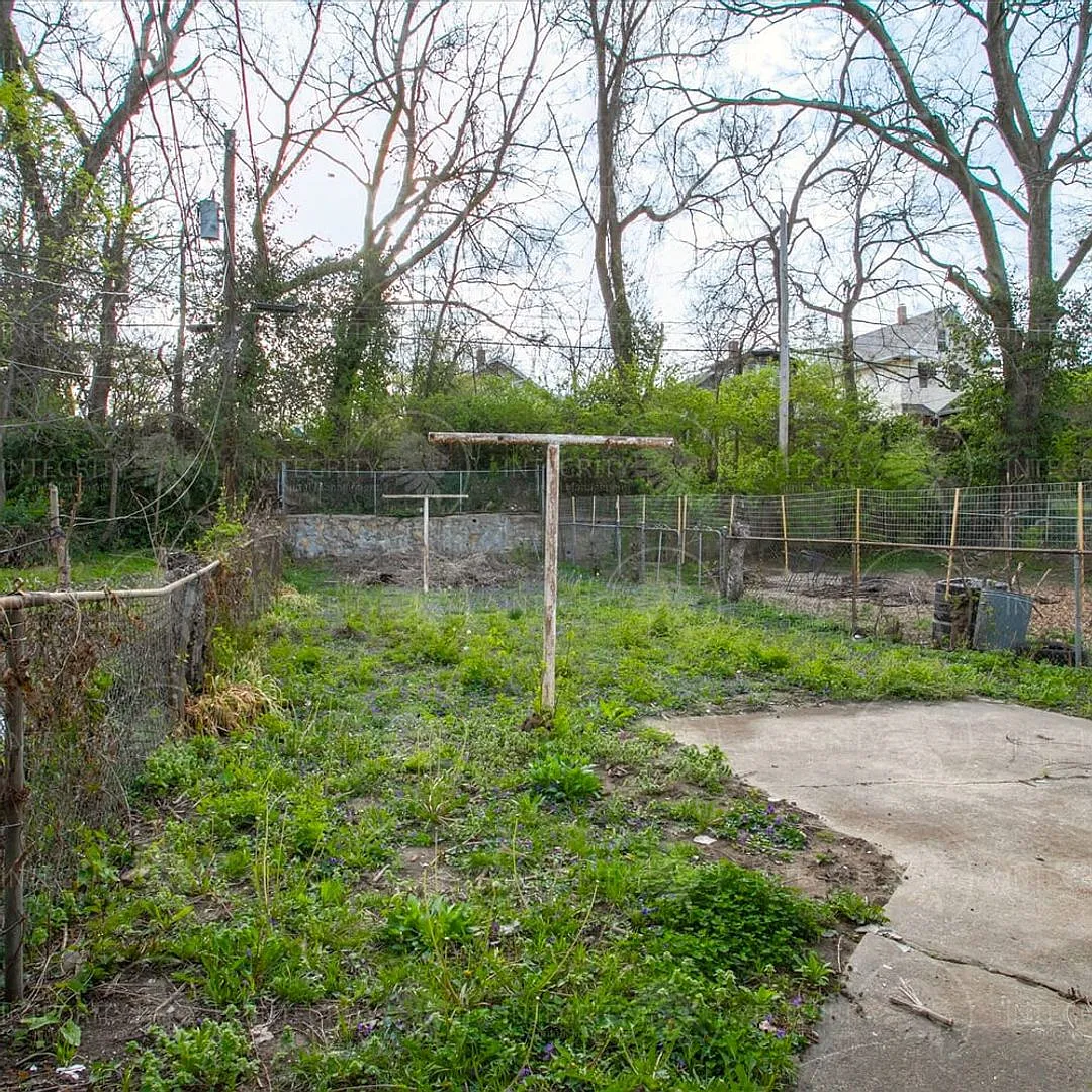 For Rent: 3817 S Benton Blvd, Kansas City, MO 64128 — Photo 4