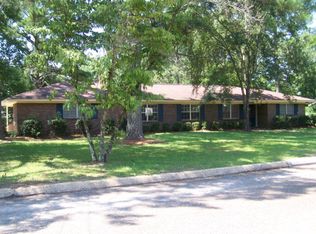 701 W Hemlock Ave, Geneva, AL 36340