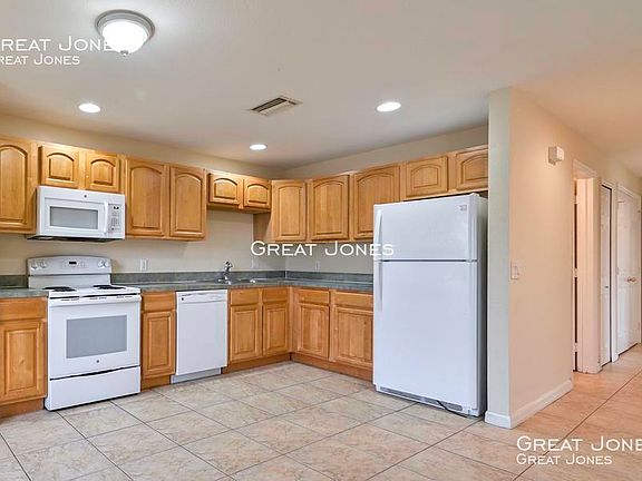 5th image of 208/210 Hightower Ave S Unit 8