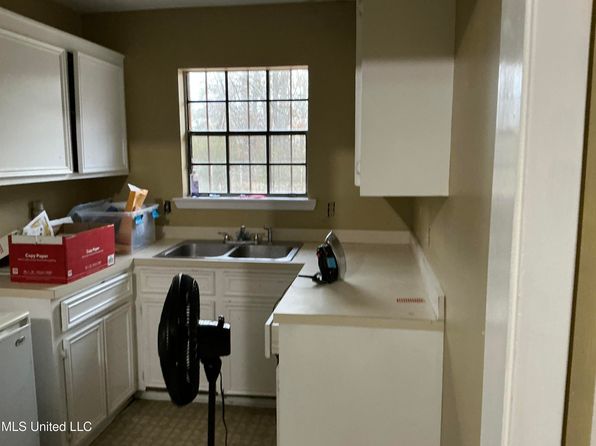 3952 Meadowlane Dr, Jackson, MS 39206