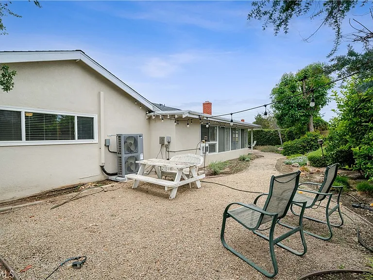1019 E Walnut Ave — Photo 39