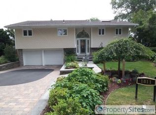 1811 Leona Ct, Merrick, NY 11566