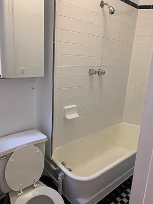 Rented by M.Grossman R.E. Management | media 7