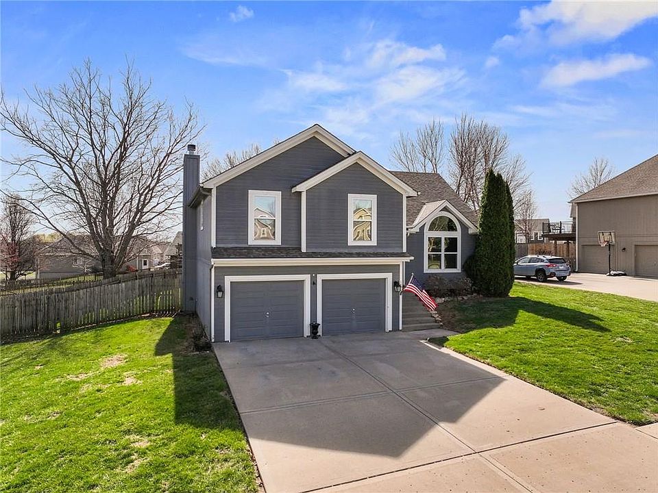 1st image of 1405 NE 196th Ct