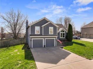 1405 NE 196th Ct, Smithville, MO 64089