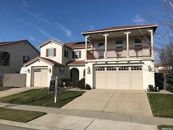3rd image of 2565 Summerland Way