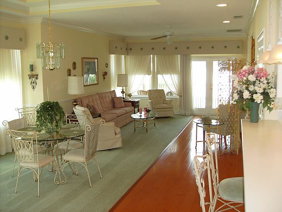 3rd image of 169 Sunset Cir N