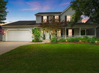 2032 Swan Ln, Elgin, IL 60123