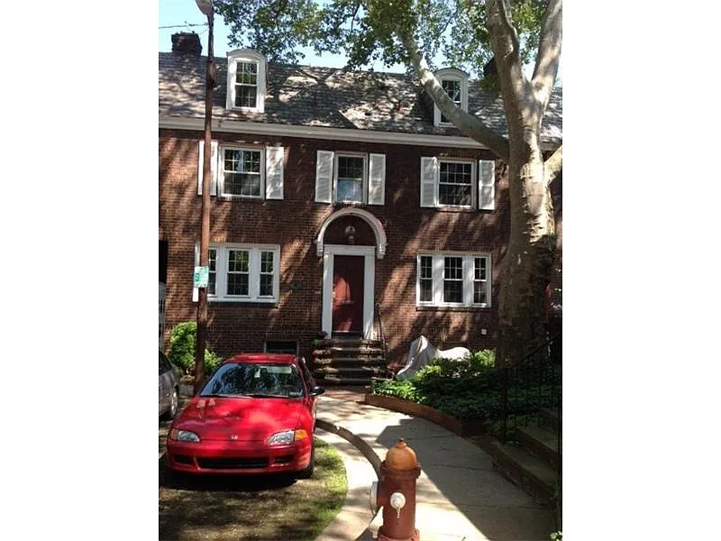 508 Roslyn Pl photo 1