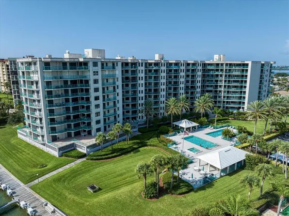 670 Island Way APT 801, Clearwater, FL 33767