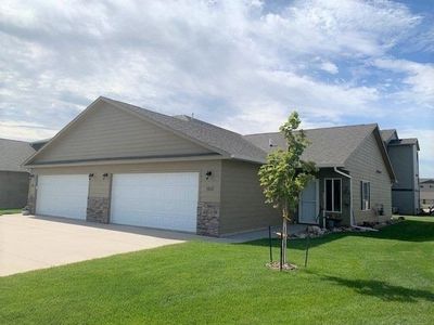 1423 W 25th St, Yankton, SD, 57078