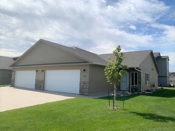1423 W 25th St, Yankton, SD 57078