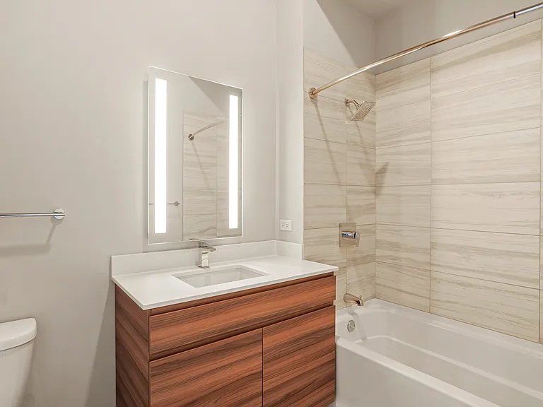 808 N Wells St #1/1 — Photo 5