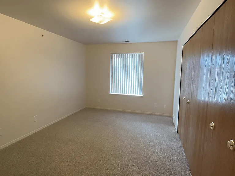 Lakeside Village Apartments — Photo 78