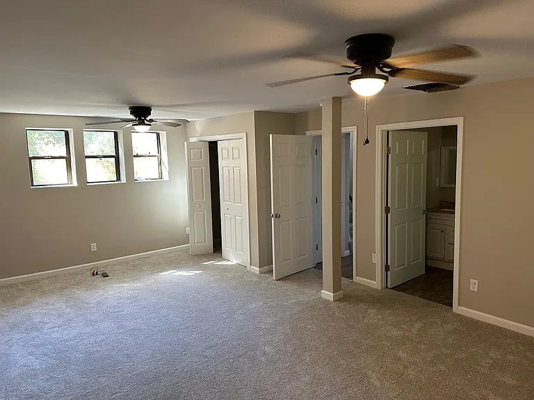 2424 Southview Dr — Photo 11
