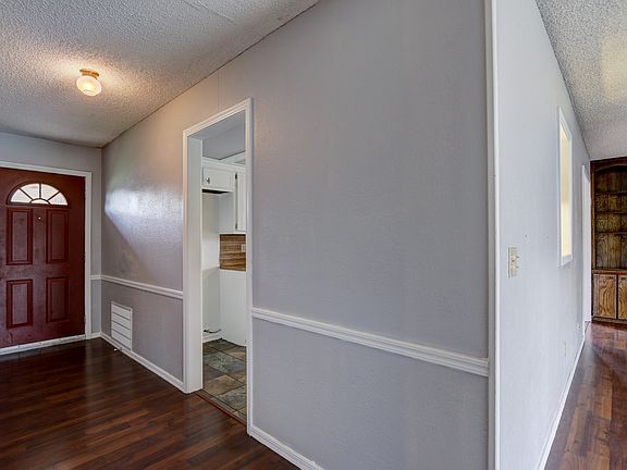 5th image of 2608 Redwood Ln