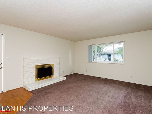 3rd image of 870 Burbank Dr APT 04