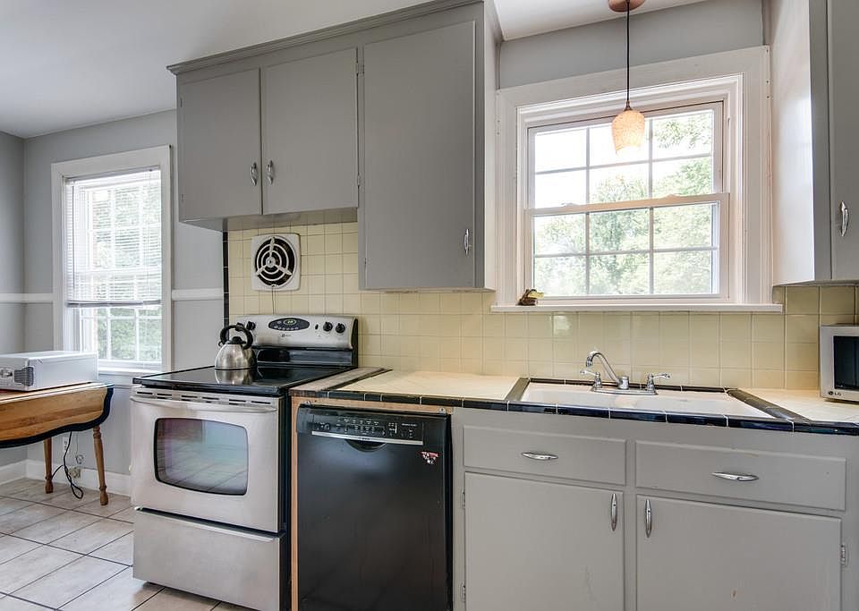 2nd image of 2020 Rosecliff Dr
