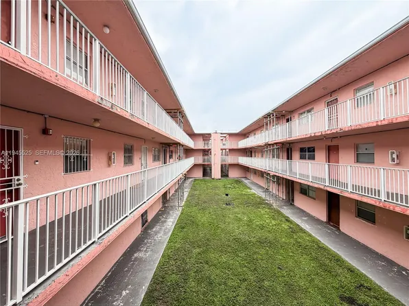 19761 SW 114th Ave APT 338, Miami, FL 33157