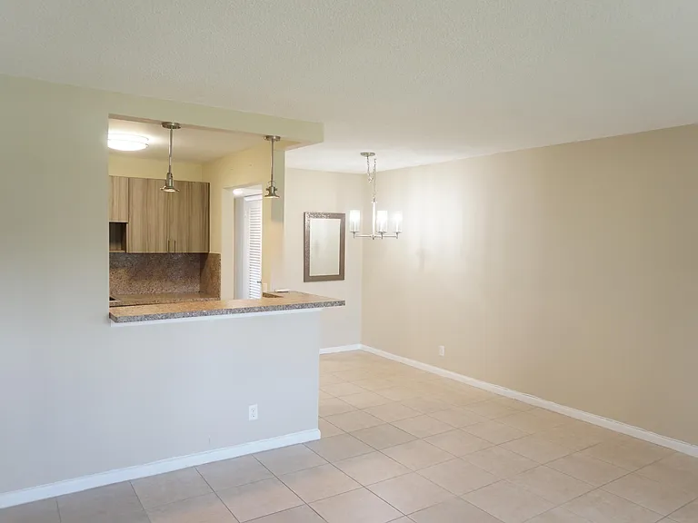 226 Sheffield St E #J — Photo 3
