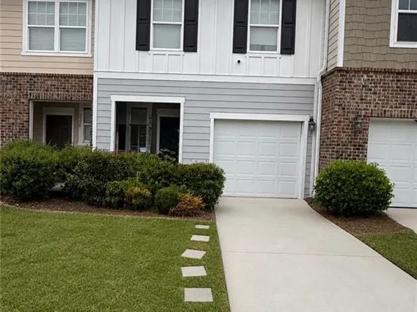 2330 McKenna Square Dr, Lithonia, GA 30058