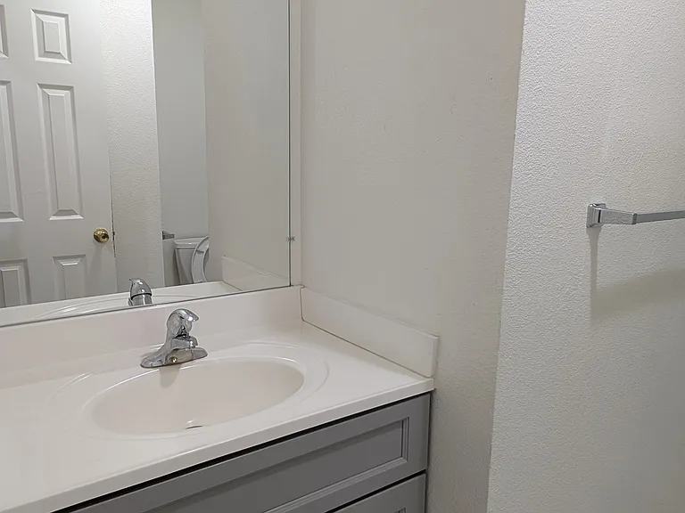 Full bathroom 1