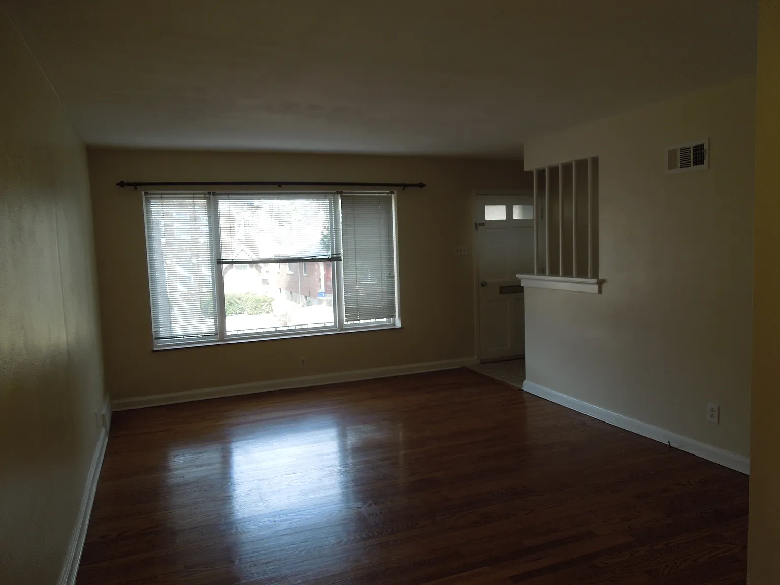 2 bed, 1.5 bath, 1700 sqft, $1,925 — Photo 4