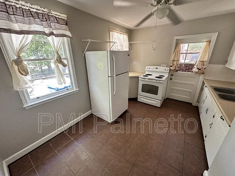 2 bed, 1.0 bath, 900 sqft, $1,250 — Photo 4