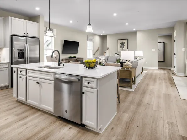 51 Willow Ln, Parsippany, NJ 07054