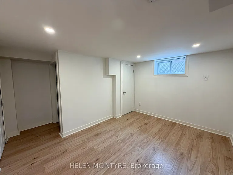 34 Dunning Cres — Photo 13