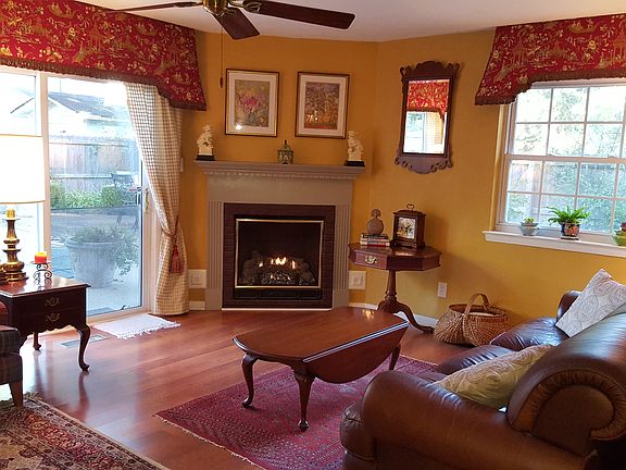 Living Room with Natural gas