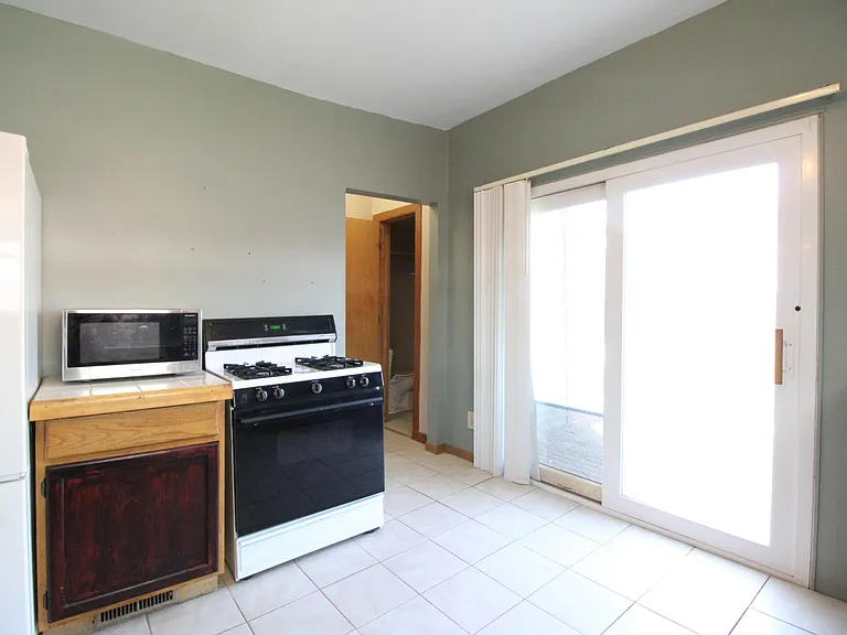 2829 Rutland Ave — Photo 6
