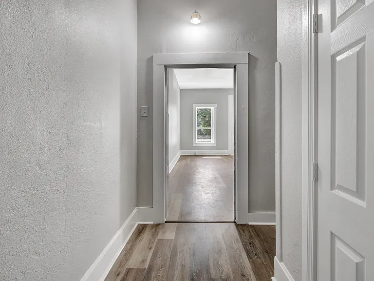 Breeze Apartments — Photo 22